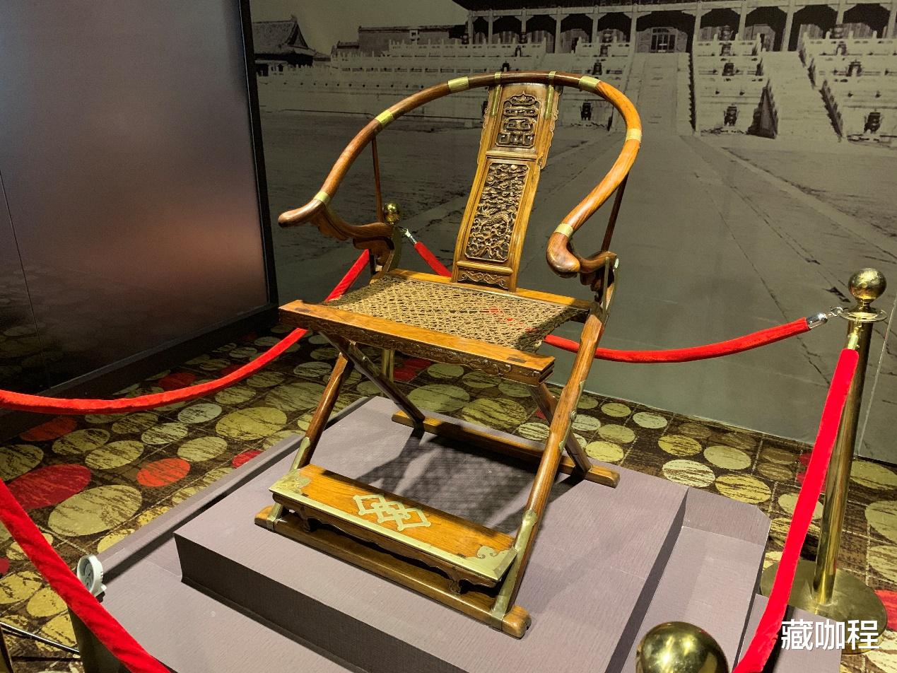 |脱胎于行军桌,黄花梨展腿桌不简反繁