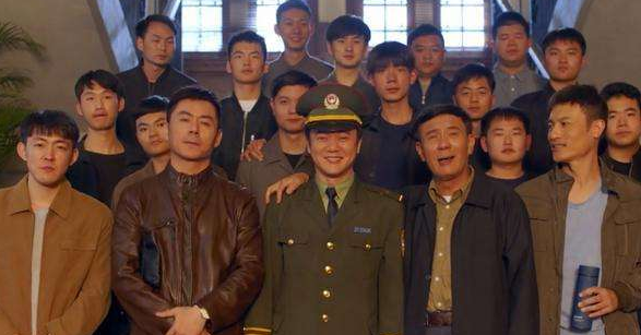 谁是凶手|谁是凶手：冷小兵为什么不开枪？墙上这句话，或许无意间透露真相