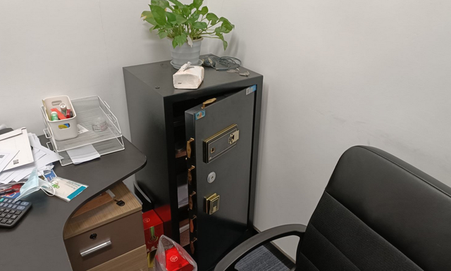 大v|炒房团撕逼升级,欧神被爆戴L帽?保险柜被撬,楼市大V卷款跑路?