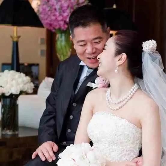 黎姿|黎姿：一生被三个残疾男人捆绑，却远比你想的更快活