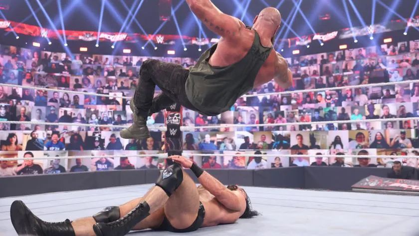 羅曼·雷恩斯|爆裂震撼上的五個(gè)小趣聞！首位父子檔冠軍誕生；大狗羅曼太尷尬…