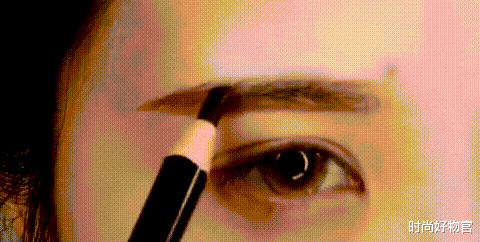 时尚好物官 脸上有这“四种”特征的女生，你就是“淡妆脸”，浓妆会显老气