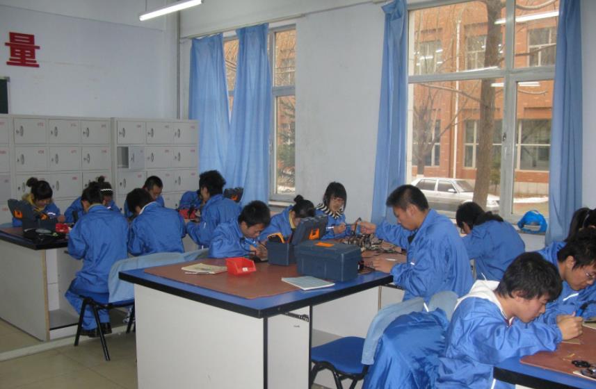 勇往直前的潇潇|补课是为了考清华北大吗?家长:不,只为了能上普通高中!