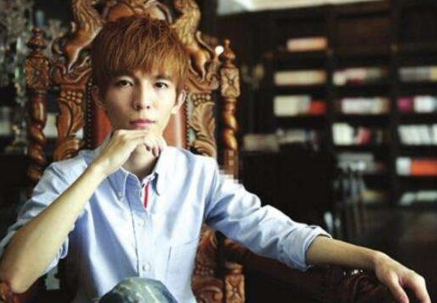 郭敬明|郭敬明为何突然消失了？海清脱鞋为他颁奖，尔冬升质疑他的背景