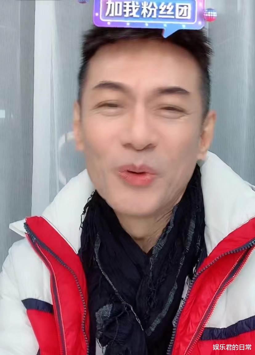 江华|59岁江华宣布复出后首直播，滤镜下瘦到两颊凹陷，透露未来将带货