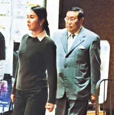 家产|“人间清醒”何莉莉：隐忍43年熬死花心丈夫，70岁独揽70亿家产