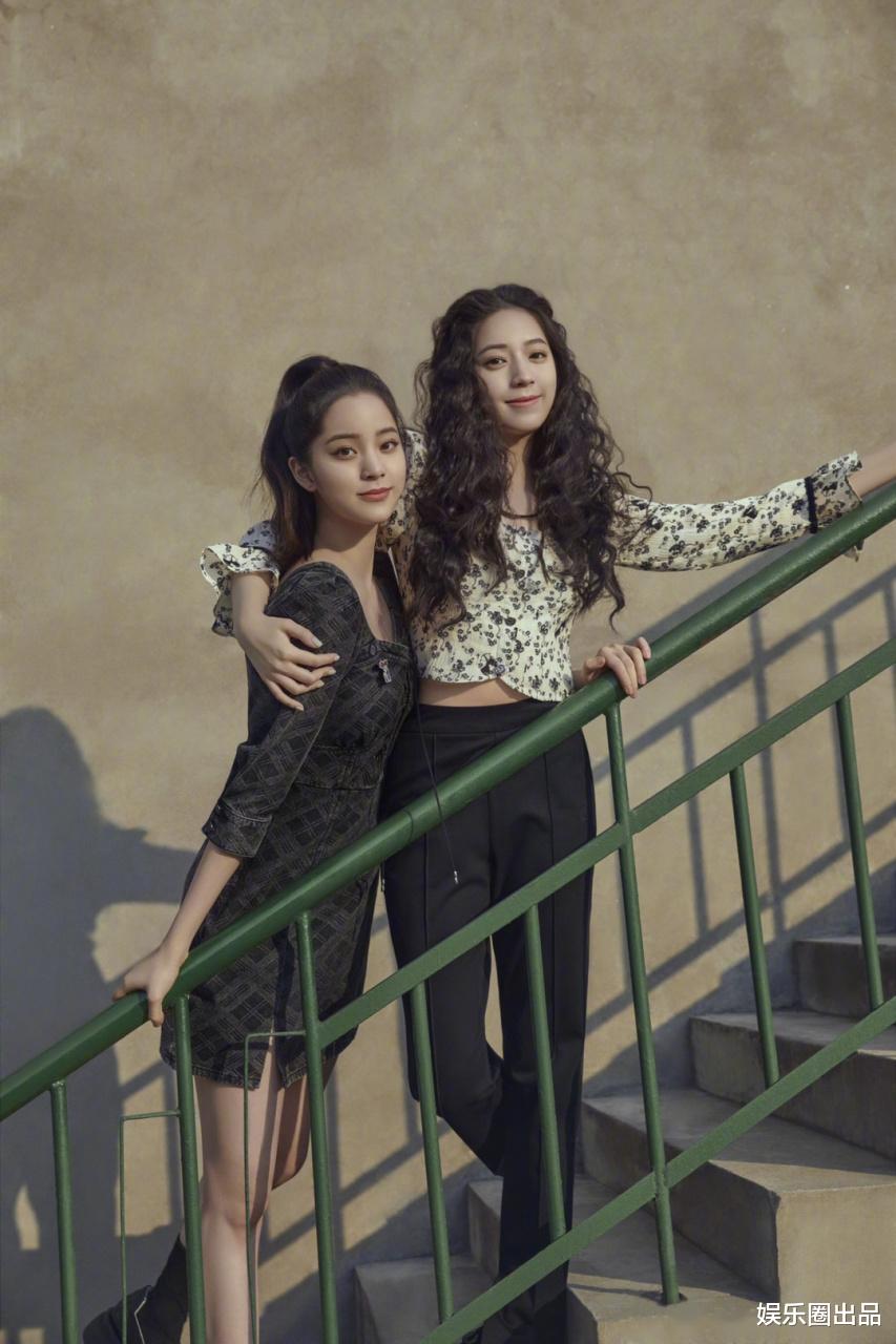 欧阳娜娜|欧阳娜娜和妹妹拍大片，谁留意到妹妹的反应，不红果真有原因