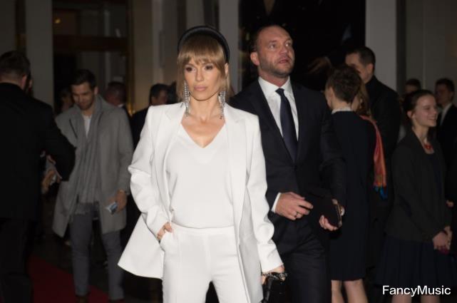 明星|波兰女歌手疯狂割韭菜：拍卖身体3D扫描，稀有部位售卖高达64万