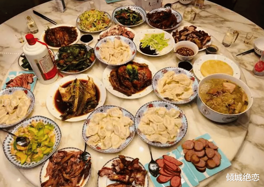 贾乃亮|不同明星的年夜饭，李晨简单随意贾乃亮豪横无比，任达华霸气好吃