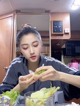 好物官|朗朗老婆“蜜蜂腰”只有55cm, 芭比身材靠摇呼啦圈，难怪从不节食