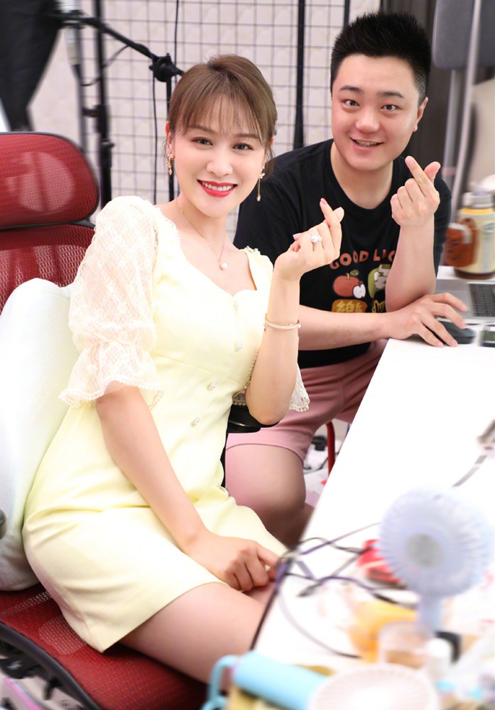 猫姐穿搭经|不敢信叶一茜庆祝的是37岁生日，穿泡泡裙同框田亮像情侣，太减龄