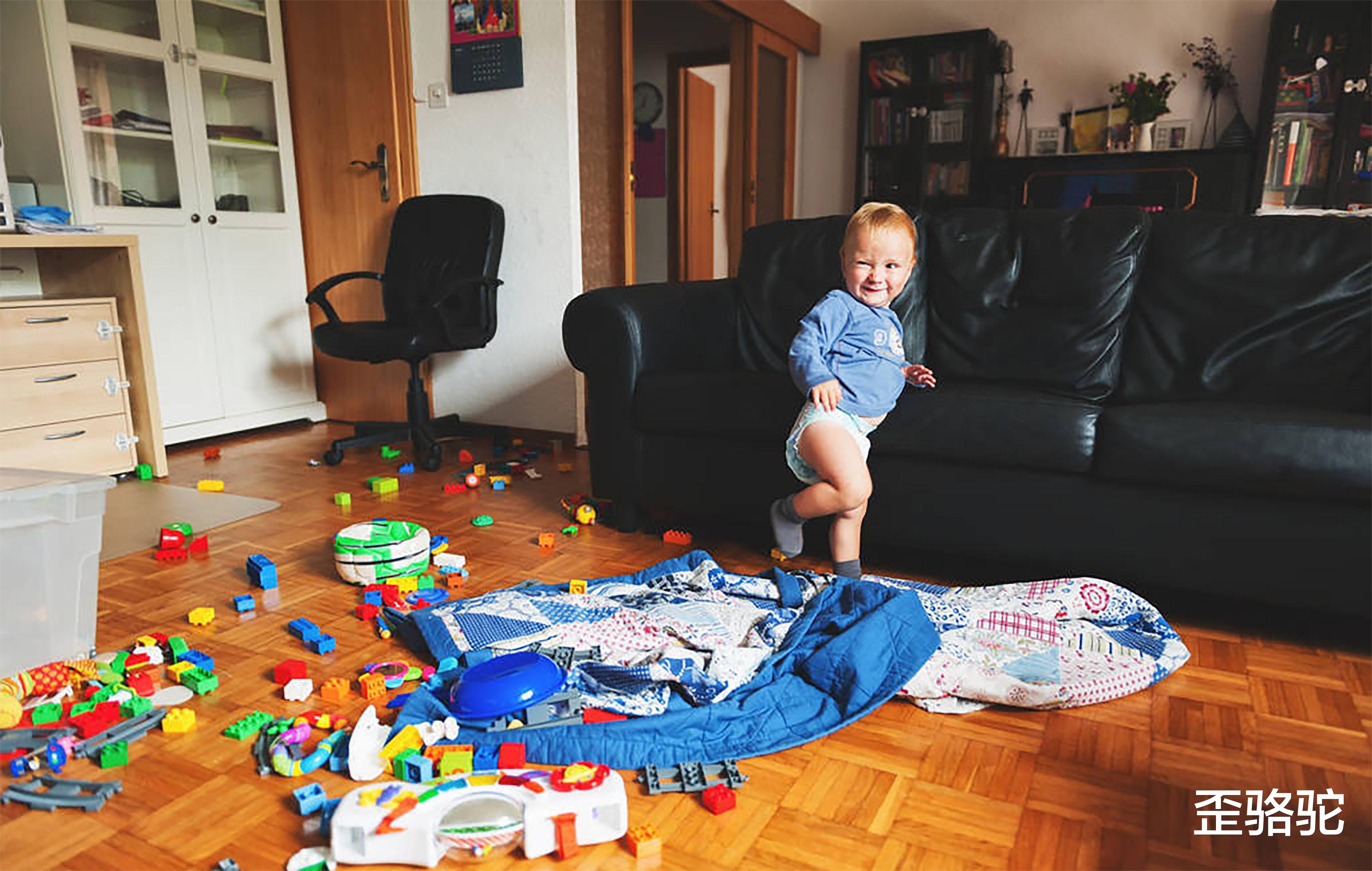 歪骆驼|熊孩子洗澡爱玩水，根本停不下来，老师：别拦着让他继续