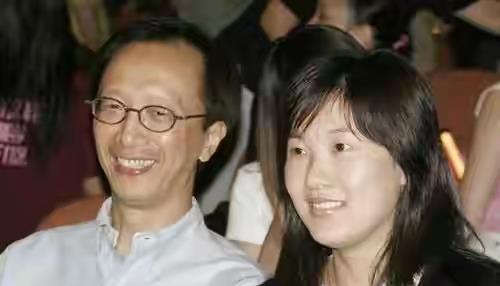 伏明霞|“跳水皇后”伏明霞:老公仅比老爸小两岁,爱她也爱风流的大富豪