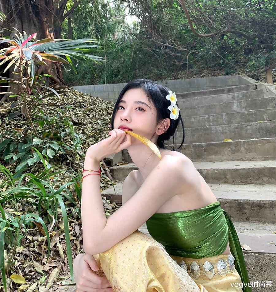 鞠婧祎|鞠婧祎提前过夏天，打扮清凉变“傣族女孩”，这身高确定159？