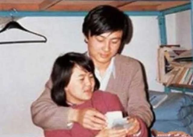 钱枫|“央视主播”王宁，娶小两岁妻子恩爱34年，女儿貌美如花