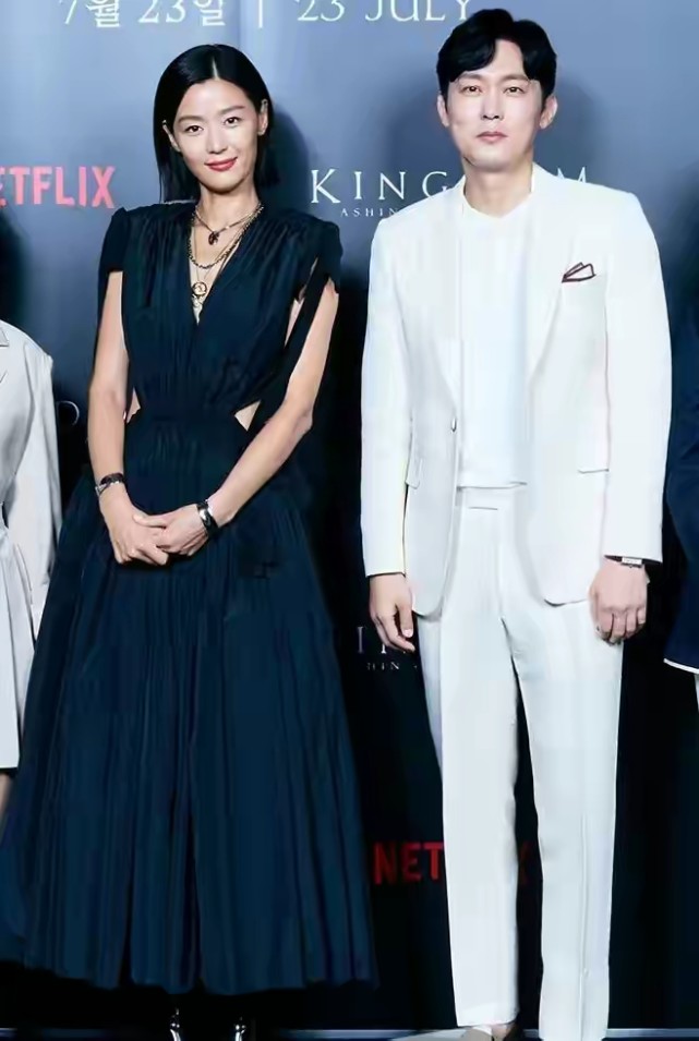 全智贤|全智贤形象大变不敢认！留齐肩短发却显老气，化淡妆寡淡无精气神