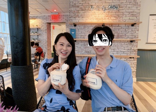 伊能静|伊能静儿子和异性在床上直播，赤裸上身素颜出镜，脸贴脸显暧昧