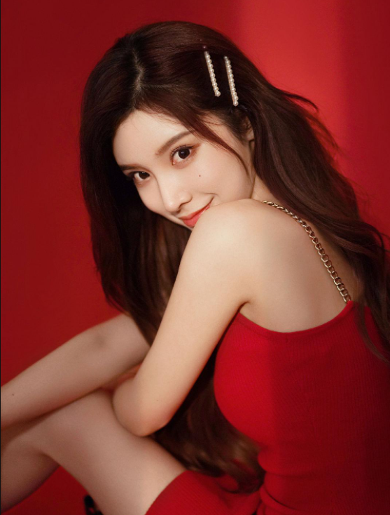 张逸杰|张逸杰戴燕妮深夜同回小区，疑似恋情曝光，男方比女方小6岁