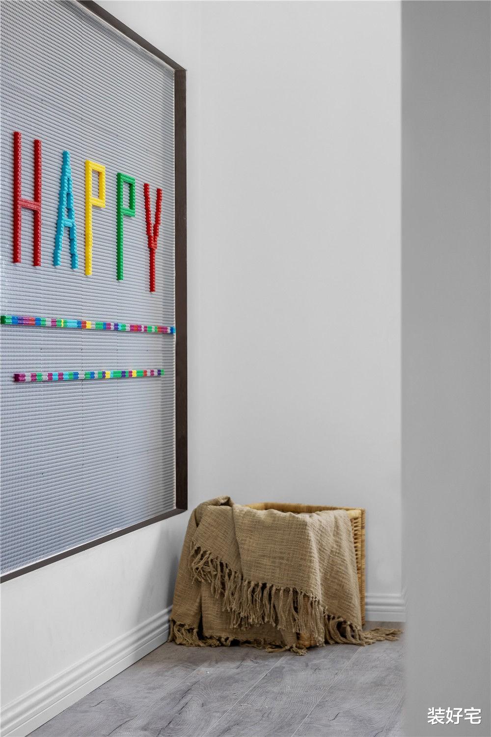 |黑白灰和实木打造的空间，设计独立入户鞋帽间，满足五口人的需求