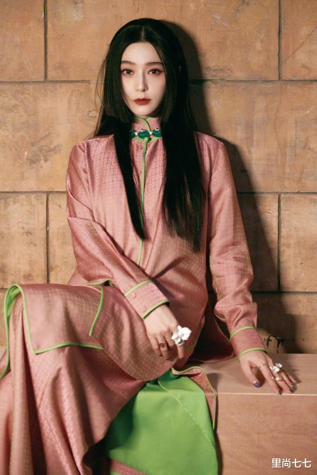 里尚七七 范冰冰剪新发型看秀,公主切配日系妆好怪异,脸白过头像假人