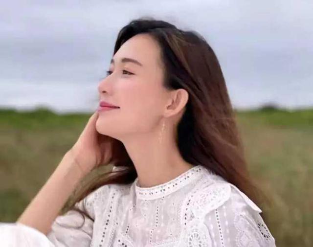 美丽|林志玲发文“感谢生命”疑怀孕，经纪人含糊回应，网友：欲盖弥彰