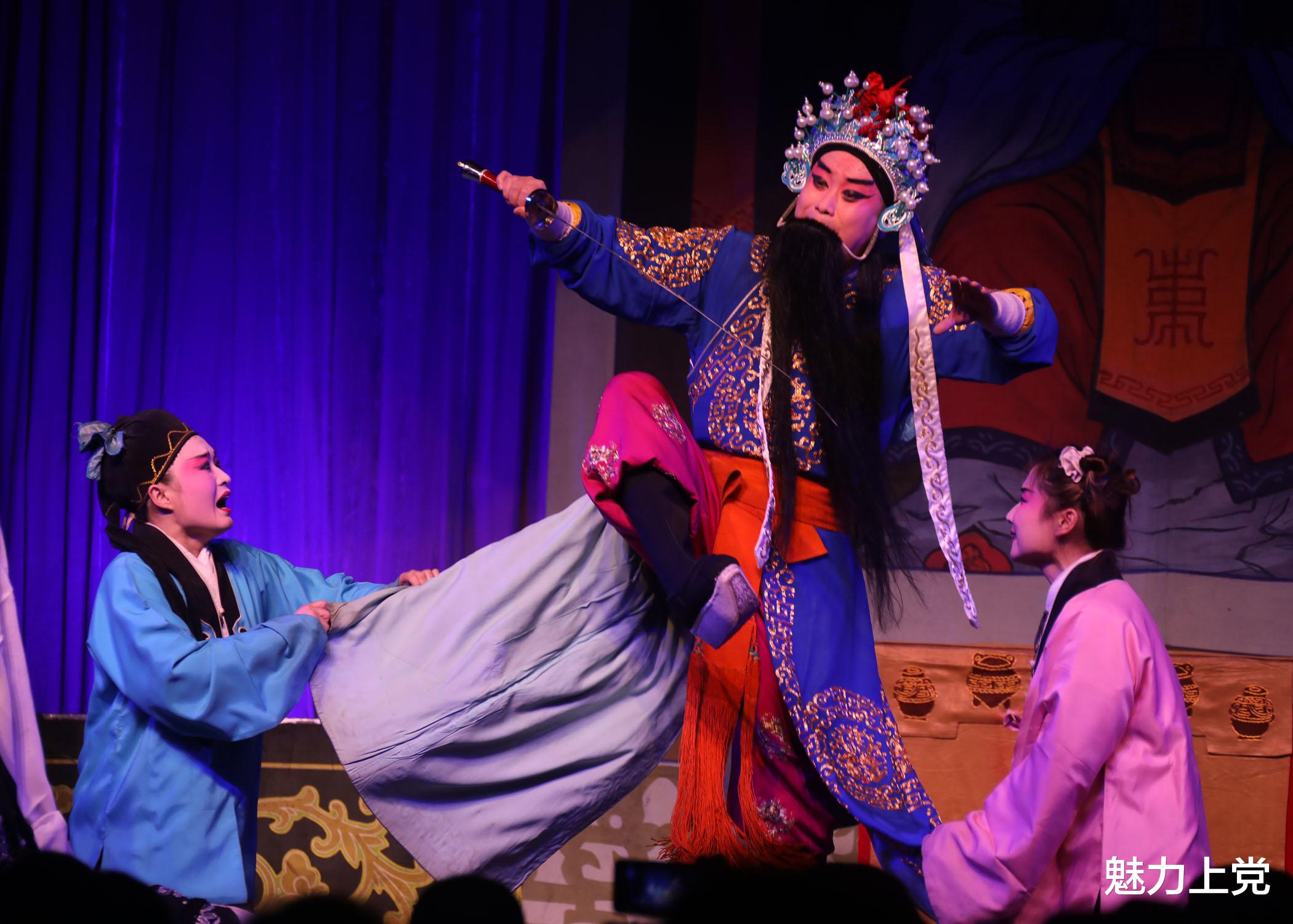 魅力上党 长治市上党梆子剧团走进潞州区屈家庄村惠民演出