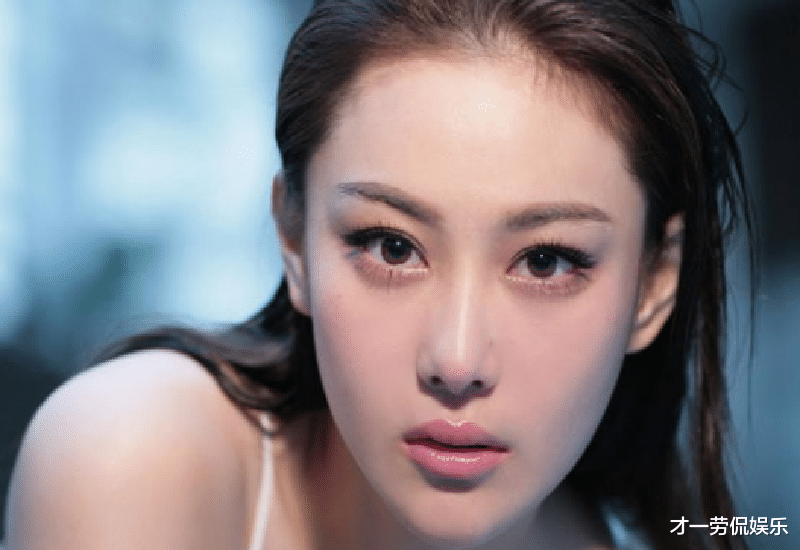 冯小刚|多才多艺的张馨予居然爱种瓜,18个西瓜已长出,每天都要看一遍