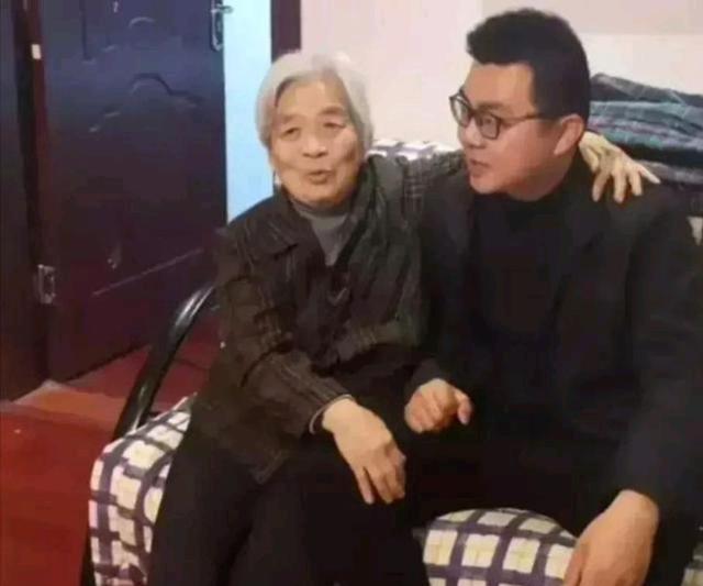 跨年|跨年夜杜妈给威威打电话，姚威不接听，网友：许妈这边风景独好