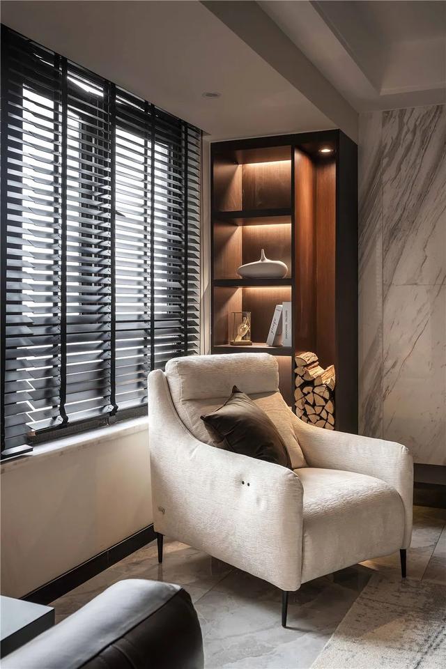 |114㎡现代，朴素简雅的空间，黑白配的设计，稳重端庄有档次