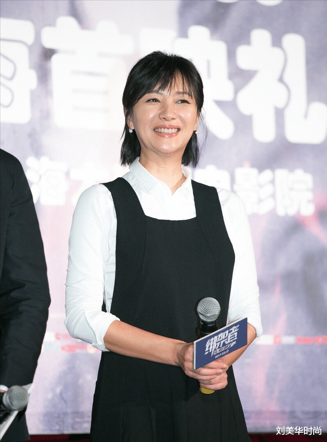 穿衣搭配|徐静蕾不愧是“职场女强人”,西装还能穿的不一样,简洁干练