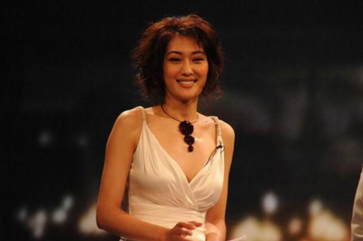 张庭|“最性感李莫愁”孟广美：被前任骗光家产，43岁嫁10亿身家老公