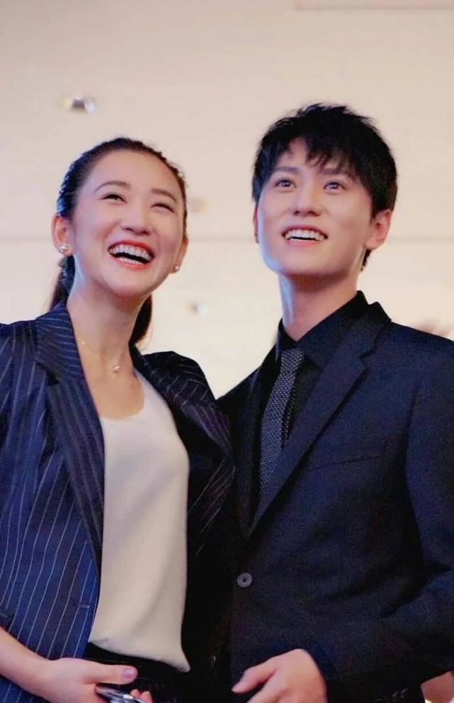 娱乐圈|她亲手把弟弟带进娱乐圈，今自己不温不火，弟弟却红到发紫