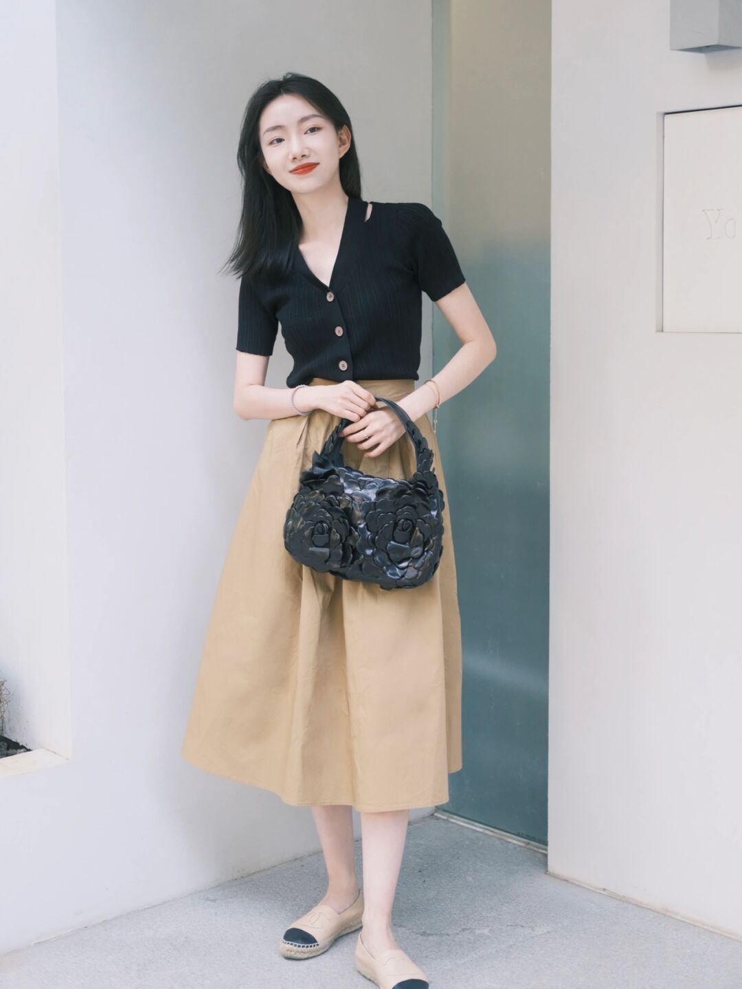 鱼司辰|夏季，如何穿出气质女神范，针织衫搭配半身裙简约高级，清爽干练
