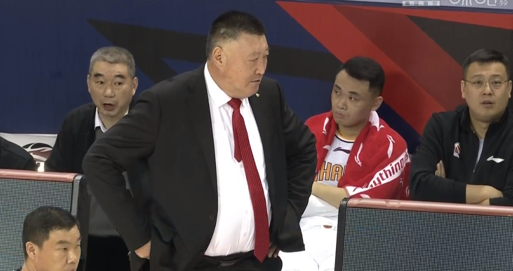 山西男篮|首钢男篮顾此失彼，豪华内线被打爆，杨学增完胜雅尼斯