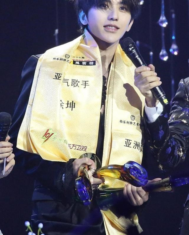 唐艺昕|华语乐坛没希望没未来？高手在民间，22岁的他未来的路还很远