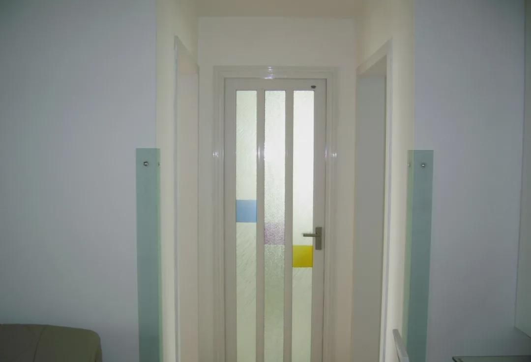 卫生间门朝外开还是朝里开?关键得看这2点,记心里就别忘了