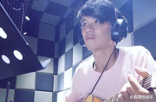 台湾|42岁台湾男歌手被爆罹患骨髓癌后突然失联，友人纷纷为其祈福