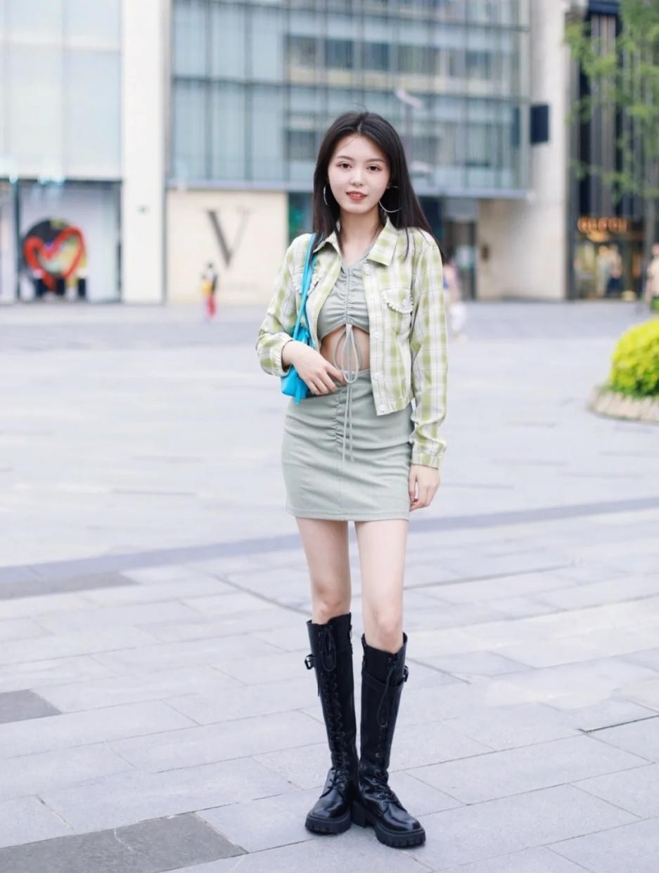 猫姐品衣有道|夏末初秋怎么穿？我从“杭州素人街拍”中，找到了4个搭配灵感