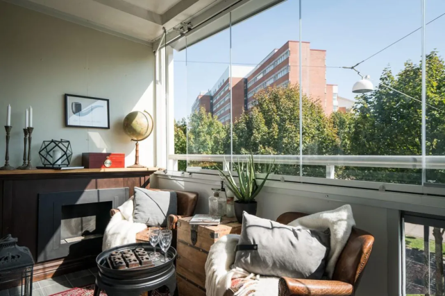 老公坚持在客厅加玻璃墙，完工后老婆惊呆：怎么多了两间房？