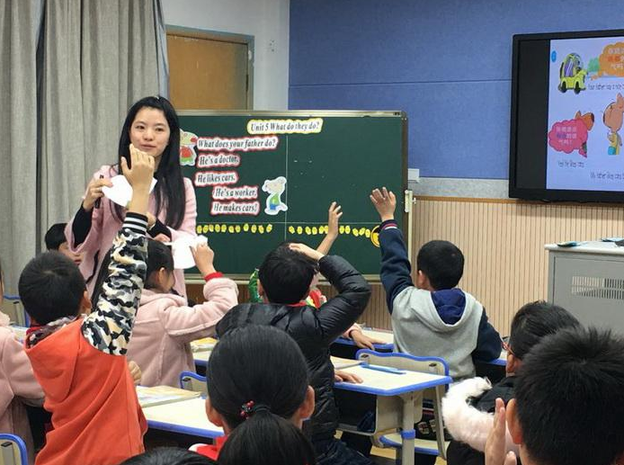 特岗教师|2021招聘“特岗教师”8万名，工作三年有编制，待遇比普通教师高