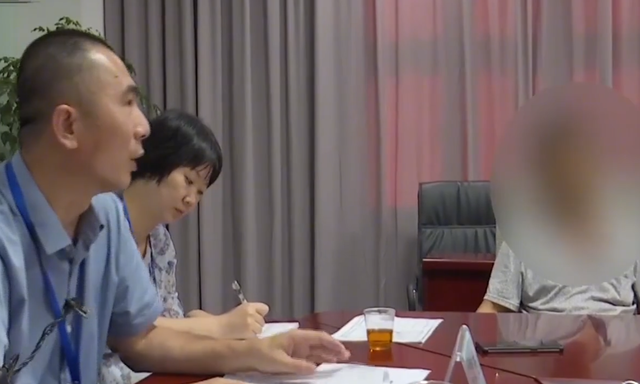蓦然一牟 两套房拆迁出2600万，弟弟想独占房子，哥哥拿出杀手锏让弟弟让步