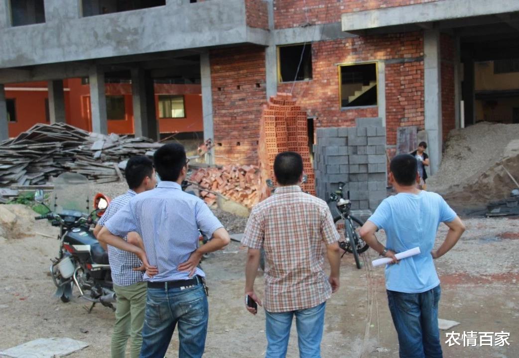 宅基地|农村这“5类人”禁止翻建房屋，和宅基地没关系，农民应知道 ?