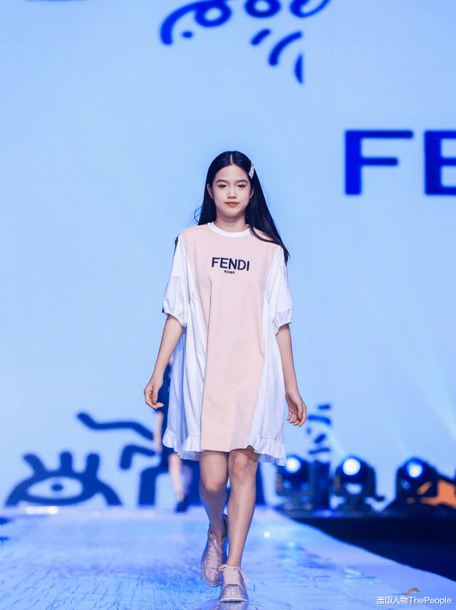 贾云馨|长相浪费基因?这些星二代,明明跟父母共用一张脸