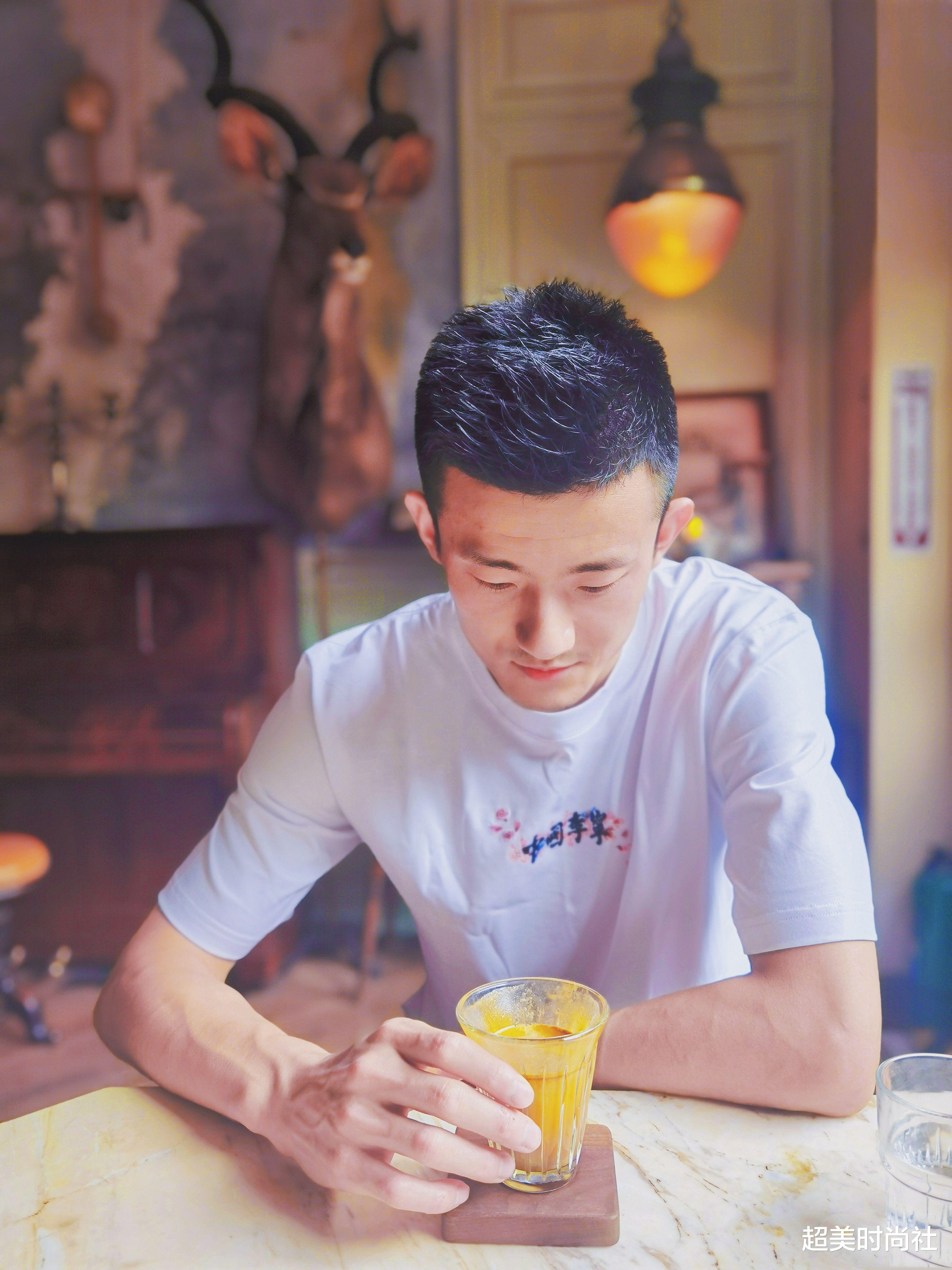 超美时尚社|羽坛老将谌龙与妻子同框!女方颜值神似王祖贤,曾是单打冠军