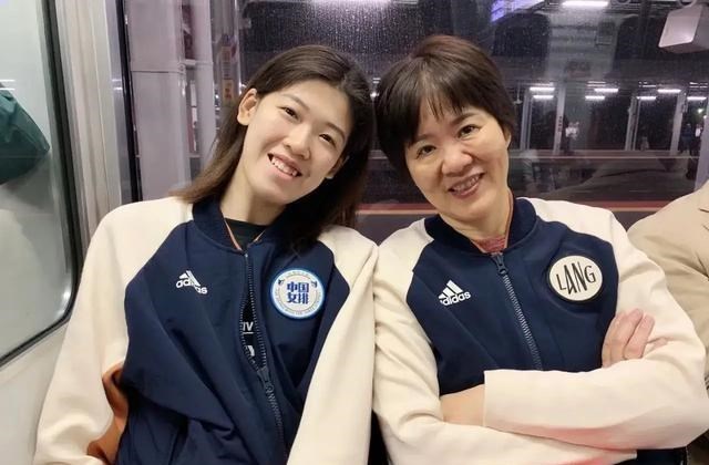 朱婷|2大世界级球星将加盟瓦基弗银行队？国外豪门争抢李盈莹、朱婷！