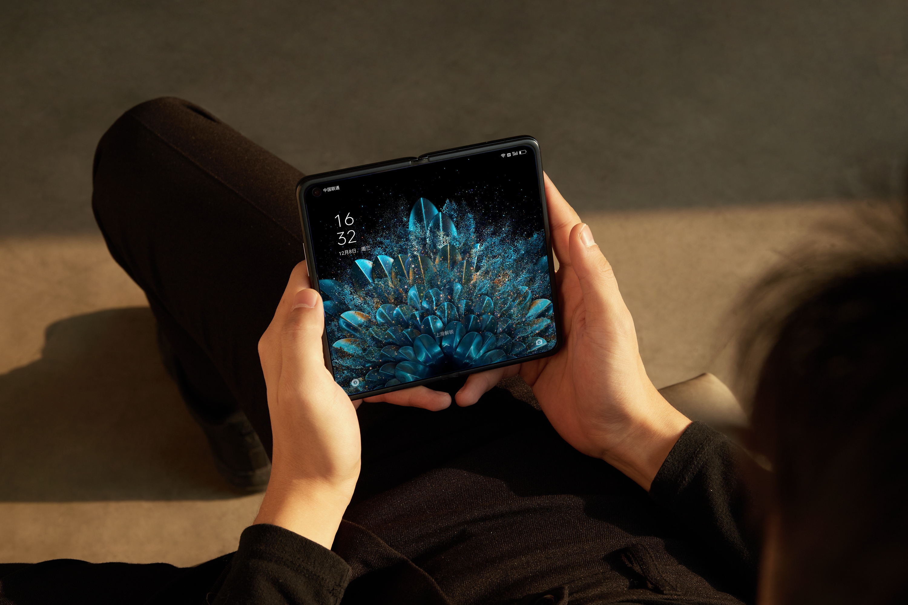 耳机|OPPO又有新专利？直屏手机配副屏，息屏状态下完全隐身