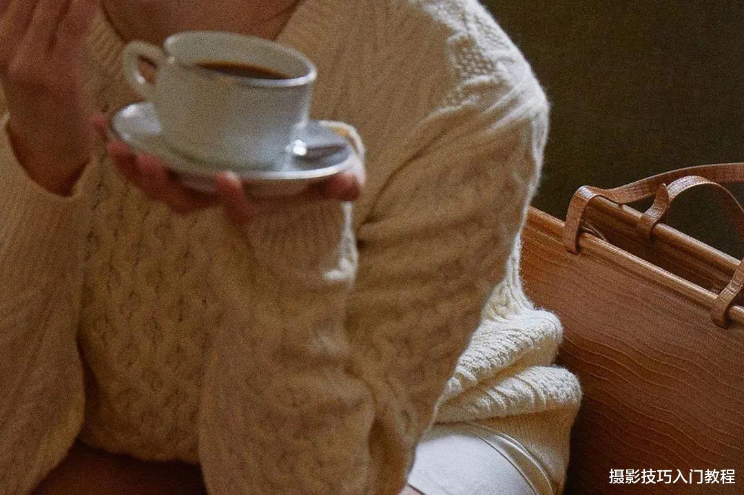 拍照技巧：秋季人像照怎么拍，人像皮肤更通透，照片呈现金黄色？