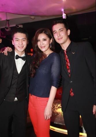 胡盈祯|结婚12年,分居7年,老公偷吃13次,光芒之下的胡盈祯有多凄凉?