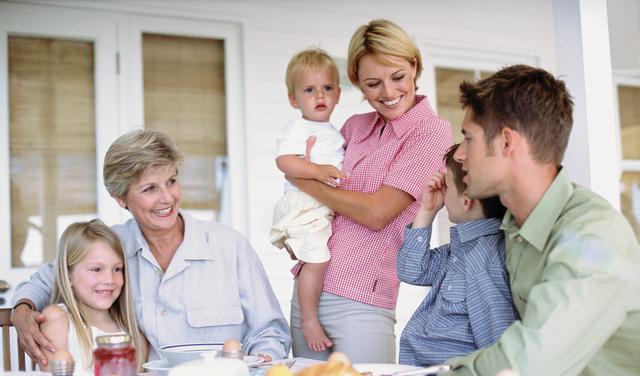 牛小姐聊育|娃一岁后，家长喂养牢记“两戒三少二坚持”，孩子成长更健康