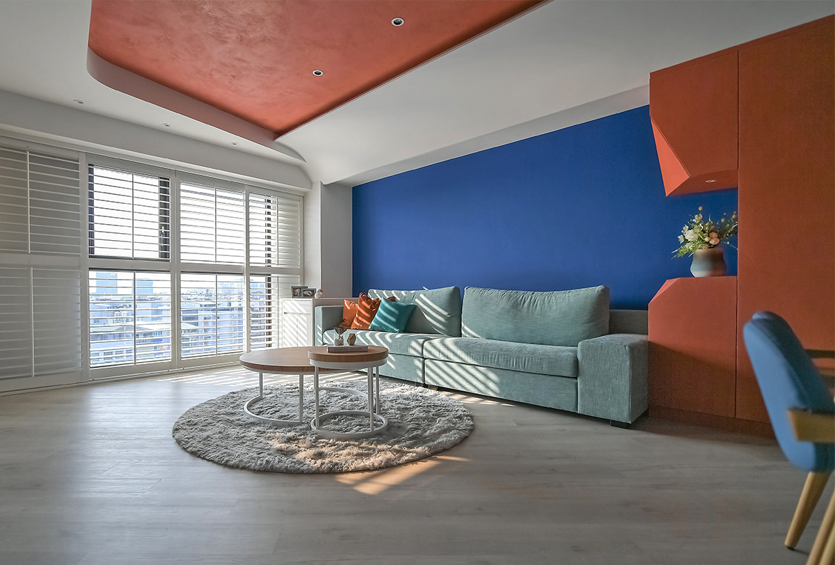 小美涵Emily|富足橘、永恒蓝……如何让截然不同的色系平衡搭配?